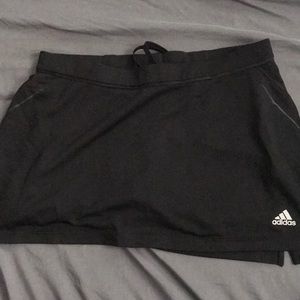 EUC Adidas skort